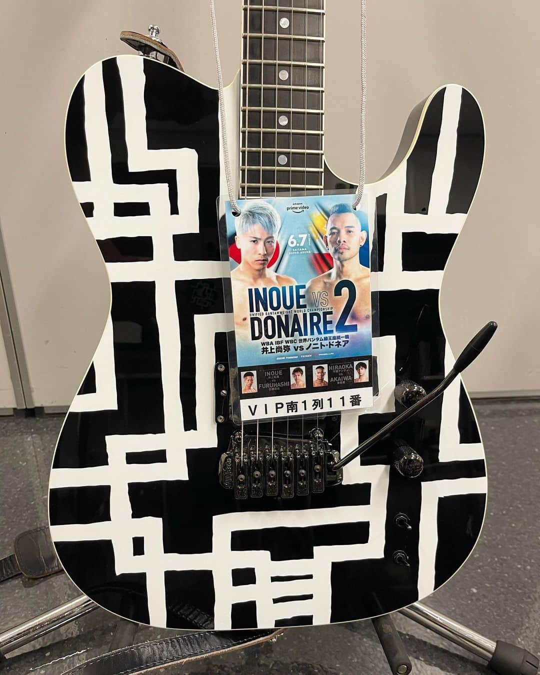 布袋寅泰のインスタグラム：「興奮未だ覚めやらず。ギタリスト冥利に尽きるパフォーマンスでした。数多くのステージに立ってきたけどリングの上は初めて。最後に両手を合わせた時は身体に稲妻が走るような感覚でした。エネルギーをもらったよ。ありがとう尚弥くん⚡️ @naoyainoue_410  #布袋寅泰 #井上尚弥　#ノニトドネア」