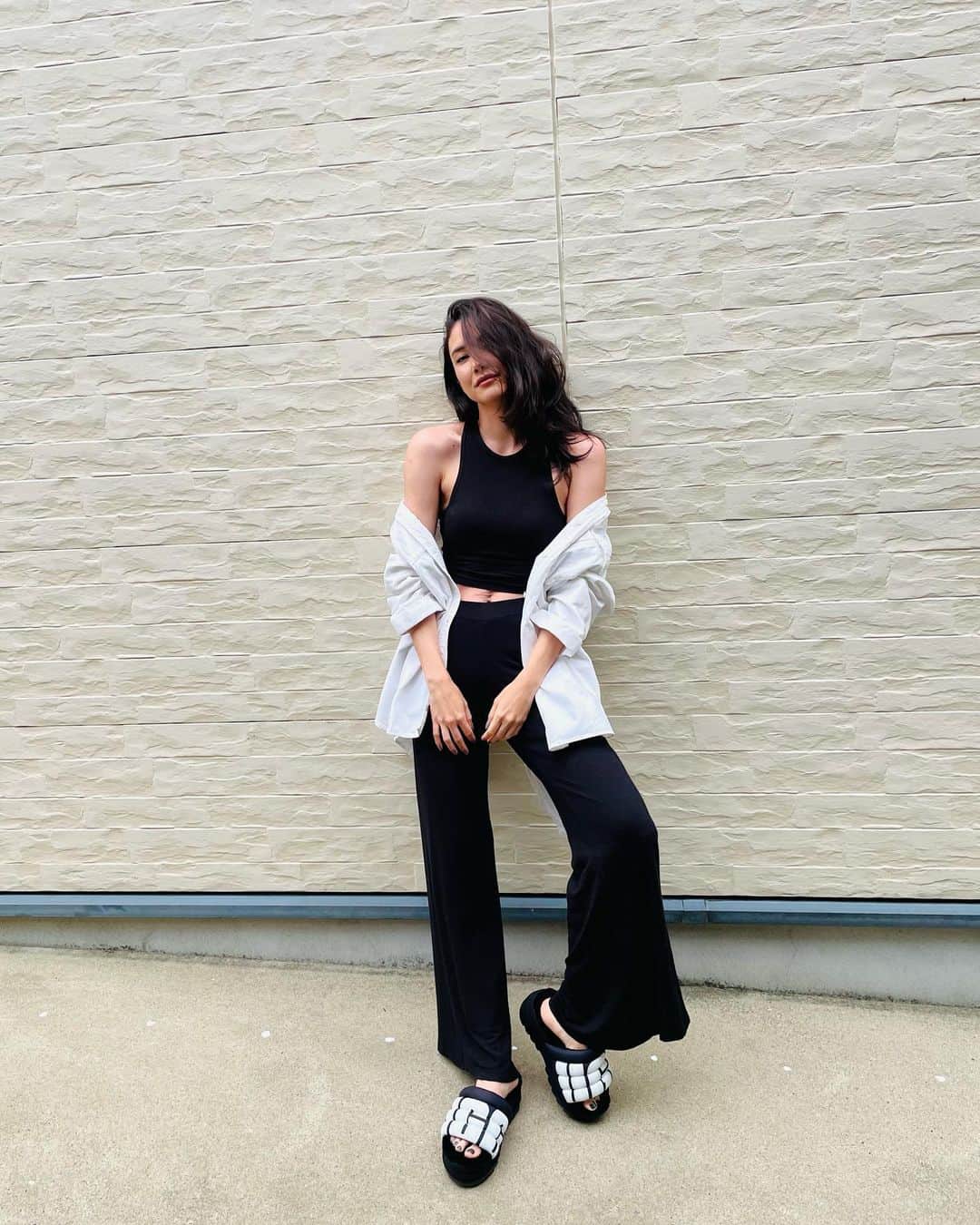 テイラー鈴木のインスタグラム：「🤍白黒🖤　#コーディネート」