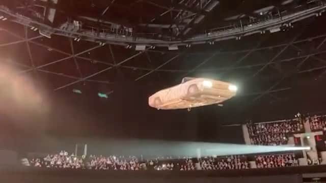 ブライアン・アダムスのインスタグラム：「Meet our flying concert car from the So Happy It Hurts album cover (who I’ve named “Doris”). #sohappyithurts #doris」