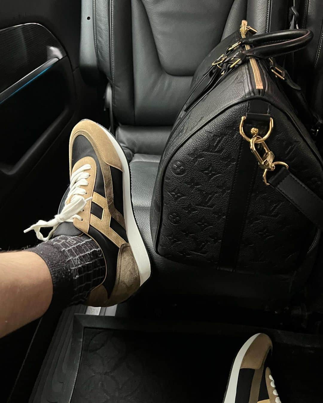 髙石リエムのインスタグラム：「🦅🦅🦅 . 見所は靴下やから🤫 It’s the socks🧦」