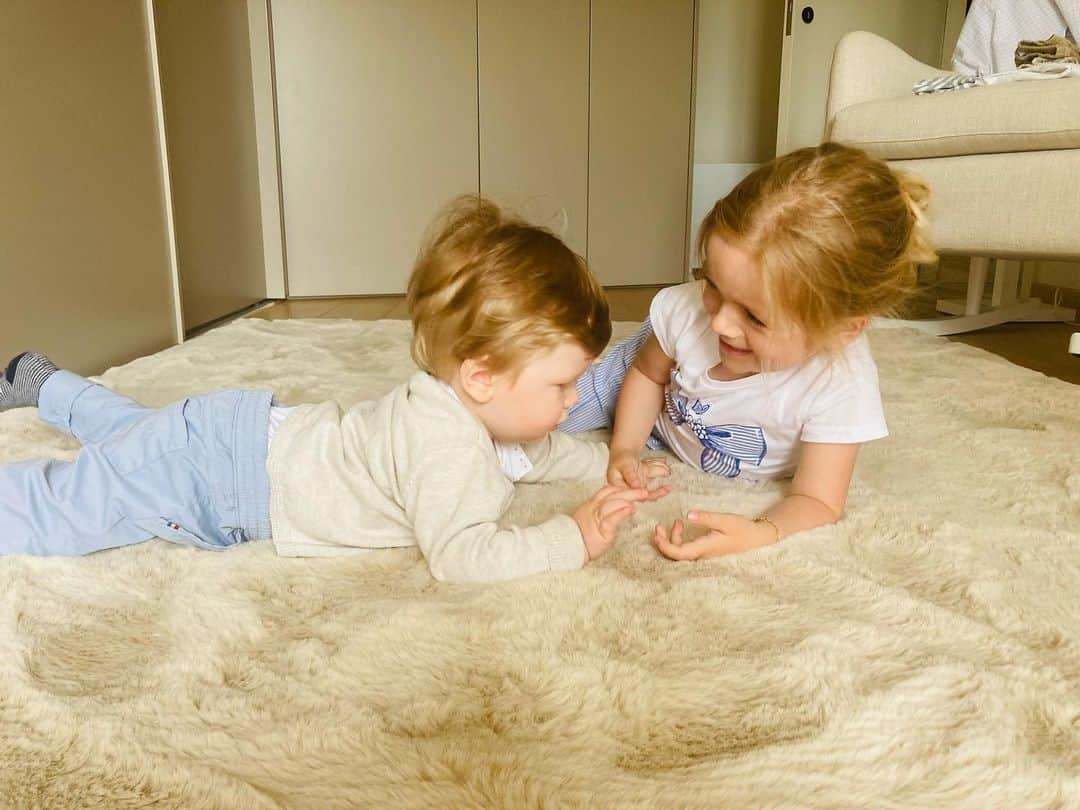 カート・バン・ダーレのインスタグラム：「Moments to cherish forever 💙  Zo gelukkig deze 2 lieverdjes   #theymakeuscomplete #naëlle #aurélien」