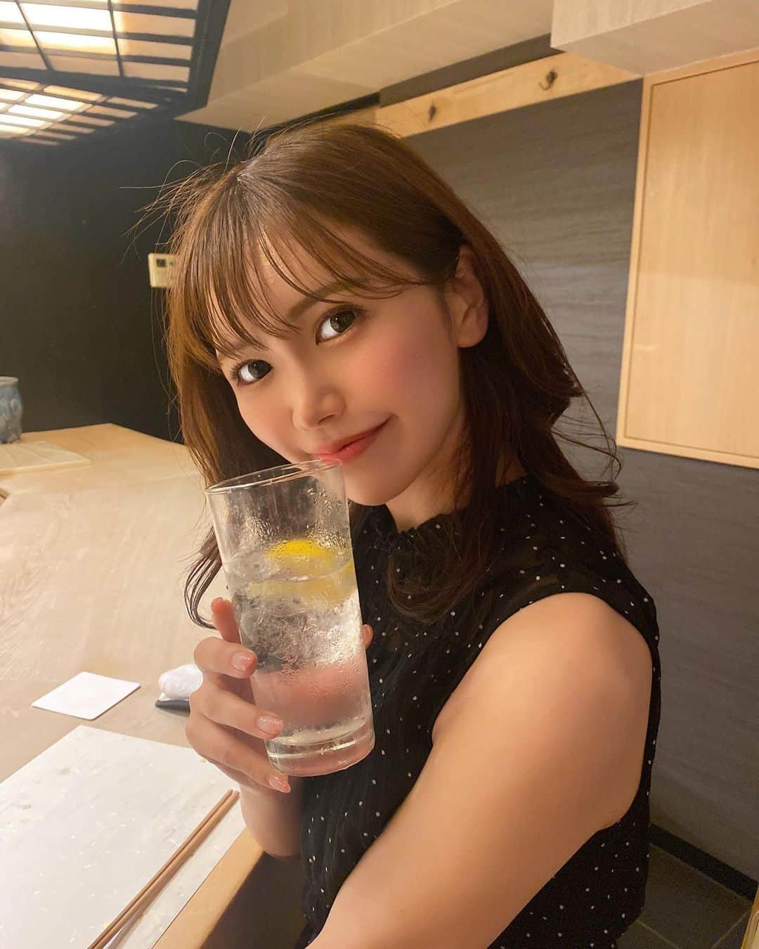 森のんのさんのインスタグラム写真 - (森のんのInstagram)「酔わせてみて❤ 湿気であほ毛がすごいです🤣 . . .  #グラビアアイドル #高身長コーデ #高身長女子 #高身長  #へそ出し #くびれ #くびれ作り #腹筋女子 #腹筋トレーニング #japanesegirl #미녀 #수영복 #아이돌 #偶像 #チラ見せ #谷間 #フォローミー  #ランジェリー #下着」6月8日 21時41分 - mori_nonno