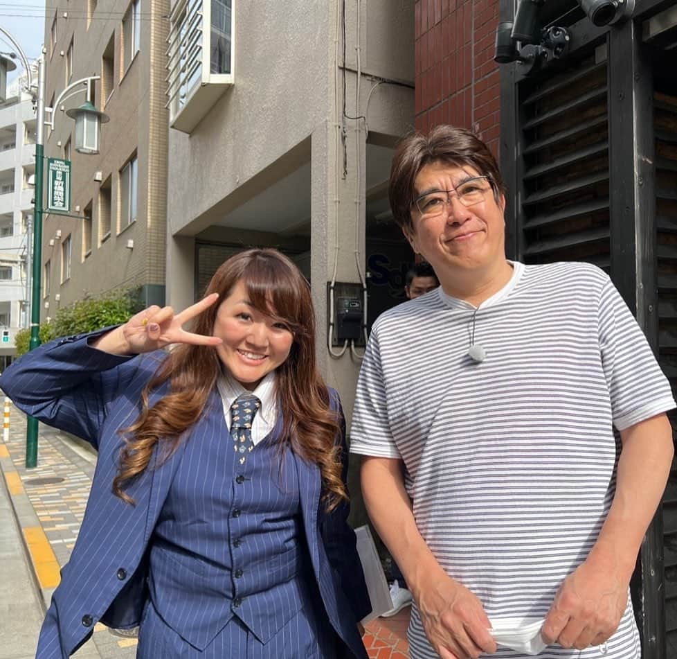 なちゅのインスタグラム：「石橋貴明プレミアム第15弾タカさんマークのいきなり引越センター🚛📦❤️‍🔥 #ABEMA で6月12日 21:00から放送 ！abema.app/TPPu 御用達不動産なちゅ！有難くご案内させて頂きました！🫡🏠 錦鯉・長谷川様の物件探し… 結果どうなるのか！？ ご覧ください🙇‍♀️  貴さんファンの私としては嬉し過ぎてもう…気分はもう満室です‼️🥰❤️‍🔥 感無量🥹✨✨✨  芸能人様方々が皆様素敵なお部屋に住めますように😌🏠‼️  【M-1王者でボロアパート】錦鯉・長谷川が憧れの石橋貴明と新居探し！｜石橋貴明プレミアム第15弾タカさんマークのいきなり引越センターyoutu.be/Et6TCcTEugs @YouTube  #なちゅ不動産1223 ←🏡 今までの不動産関連記事のみ見れます。  【GOYOTASHI不動産】 公式LINE https://lin.ee/bAKldgr 「〇〇さんのご紹介です！」 とメッセージお待ちしてます 🙇‍♀️🙇‍♀️🙇‍♀️」