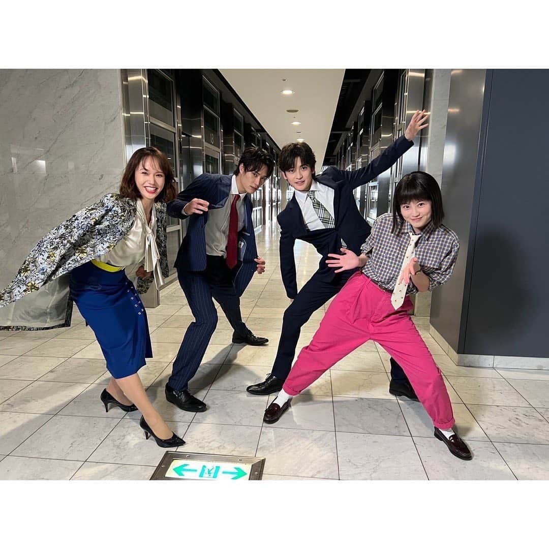 ソニンのインスタグラム：「． 先週ちらっと現れましたが… 今夜ガッツリ正体が。 本日よる10時 ドラマ「悪女(わる)」💖第9話 笹沼エミリ役で出演します。 ぜひ放送ご覧くださいませ。  #わるドラマ #今田美桜　ちゃん #鈴木伸之　くん #高橋文哉　くん #ソニン」
