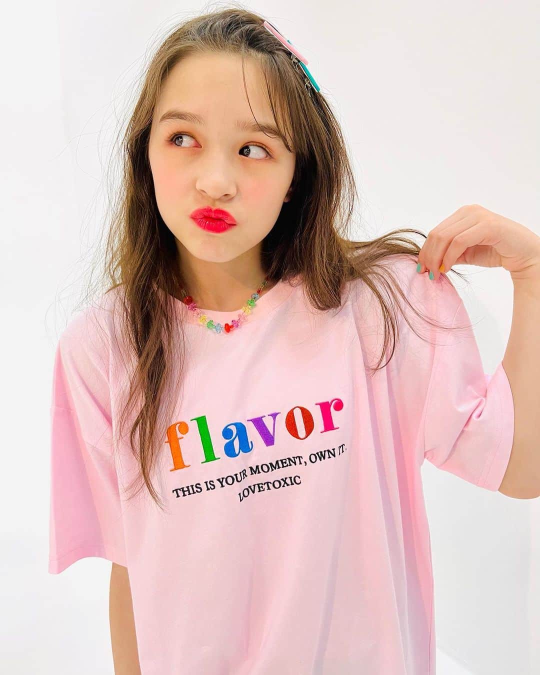 ニコ☆プチのインスタグラム：「🌷🎀🍧💗👚  かわいーぴんくT🫶🏻🫶🏻 ゆるっと感がよき😙❕ 夏はカラフルなキブン…🌈  #星名ハルハ」