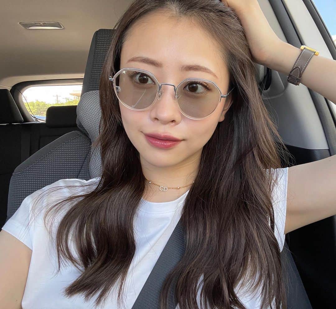 高木由梨奈のインスタグラム：「いつかの写真🖤🖤  今より髪が長くてほっぺもぷっくりしてる…🌝  この日のメイクはブラックマスカラでまつ毛ぱっちり👀 カラコンはキャンディーマジックのデートブラウン🍭夏におすすめのカラコン👀  #イエベ秋 #ストロングオータム #キャンディーマジック #パリジェンヌラッシュリフト」