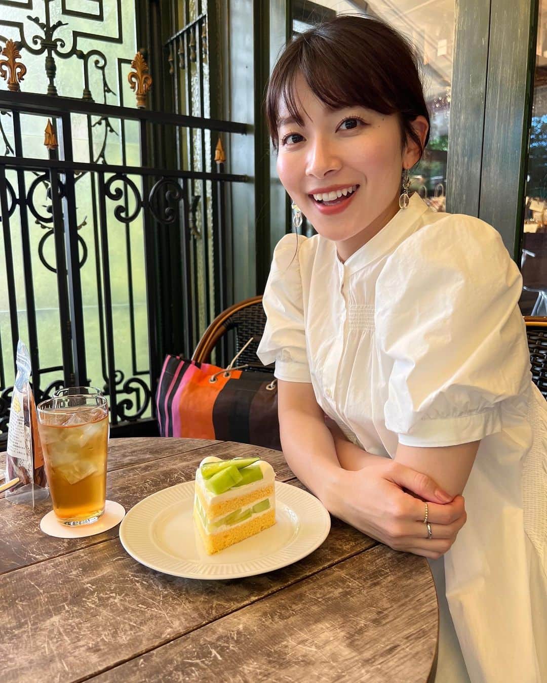 山本里菜さんのインスタグラム写真 - (山本里菜Instagram)「. 大好きなメロンと 大好きなケーキの 最高の組み合わせ🍰🍈  #ケーキ　#メロンケーキ」6月8日 20時02分 - rinayamamoto_0622