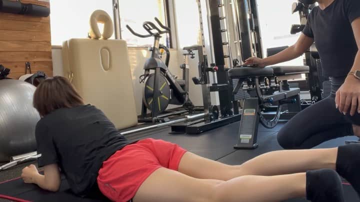 富久美玲のインスタグラム：「_ . 幼児体型プヨプヨお腹おさらば計画💪 〜プランクツイスト編〜 . #パーソナルトレーニング#gym#link」