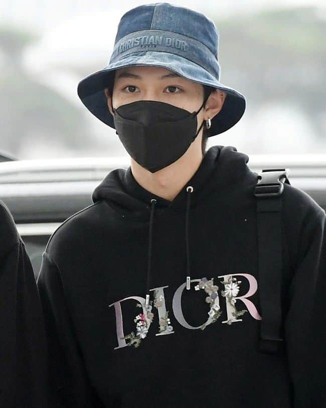 フェリックスのインスタグラム：「220609 Incheon airport departing to japan for maniac tour  . . . . #필릭스 #felix #straykidsfelix #straykids #스트레이키즈 #スキズ #felixsunshine #stay」