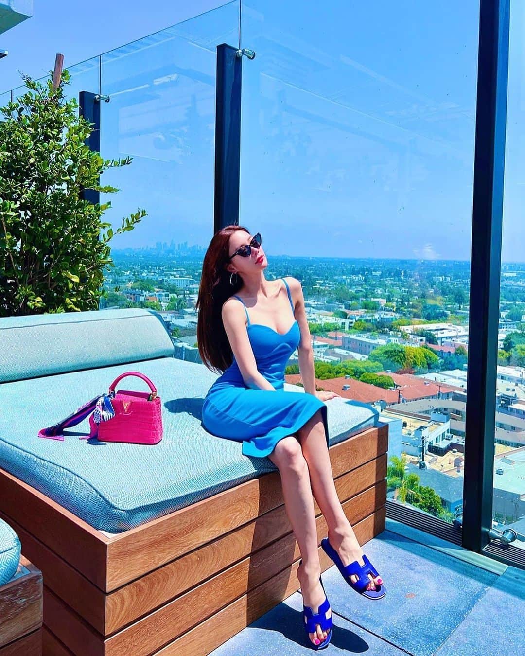 クララのインスタグラム：「Back home #LA @pendrywesthollywood #LalainLA #라라인라」