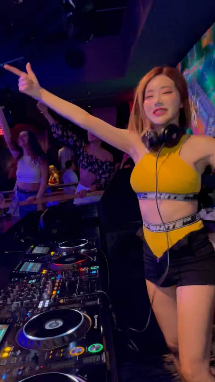 Dj Sodaのインスタグラム：「다들 제 신곡 “콜드” 잘 듣고 있나요?🥰🥰 Do you enjoy listening to my new music “COLD”?💛 🎵 DJ SODA X @spiritlinkmusic - COLD」