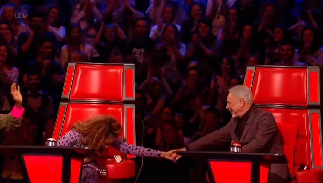 ジェニファー・ハドソンのインスタグラム：「Happy belated bday to one of my favorite duet partners @realsirtomjones ! Love you Tom! Hey I never knew u and Prince had the same bday !」