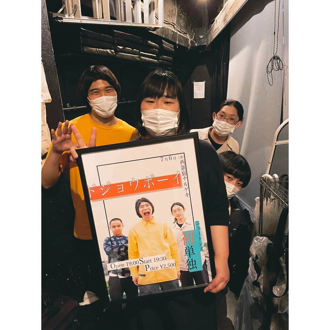 津久井コブシのインスタグラム：「単独ライブまで残り1か月🔥🔥🔥 #家族写真 #ヨネダ2000 さん」