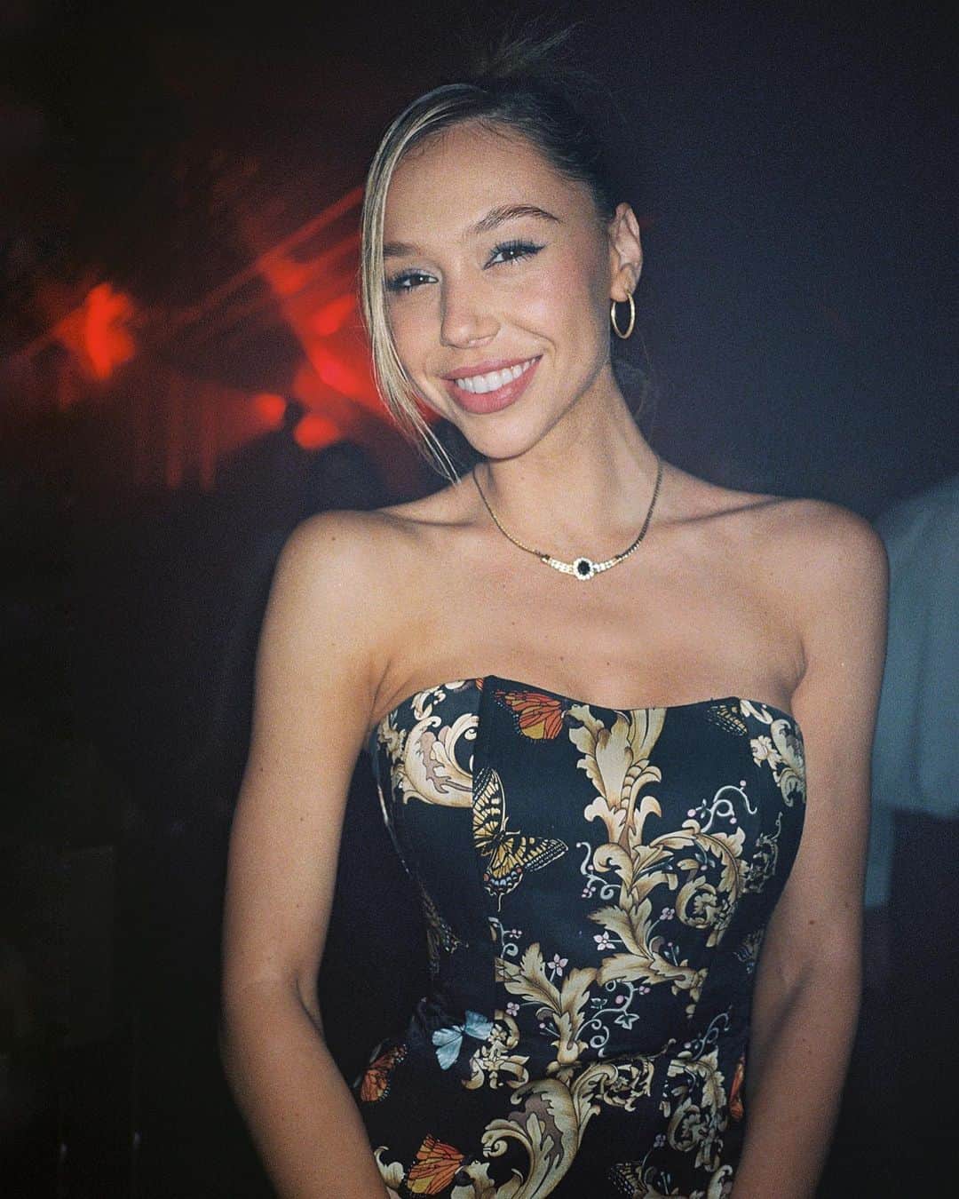 アレクシス・レンのインスタグラム：「🦋 France memories 🦋」