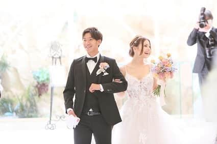 奥川雅也のインスタグラム：「先日結婚式を挙げました！！ お世話になった方々に来てもらってお祝いしてもらい幸せでした！！これから奥さんと共に新シーズンも頑張ります❗️よろしくお願いします🤲 #NIHO #wedding  #happy #smile」