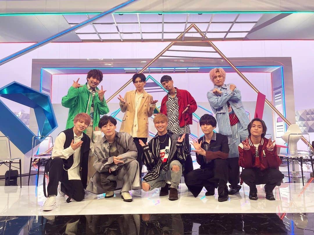 Da-iCEのインスタグラム：「・ #ダイスミュージックラボ ＃15 ゲストはCHEMISTRYさん！  #REVERSi 対バンツアー新潟公演、 そして番組へもお越し頂き 「PIECES OF A DREAM」コラボも！  ご一緒できて光栄でした✨ ありがとうございました！  Hulu・TVer・日テレTADAにて 見逃し配信もスタート！  @chemista2021  #Da_iCEmusicLab  #EXIT #Da_iCE」