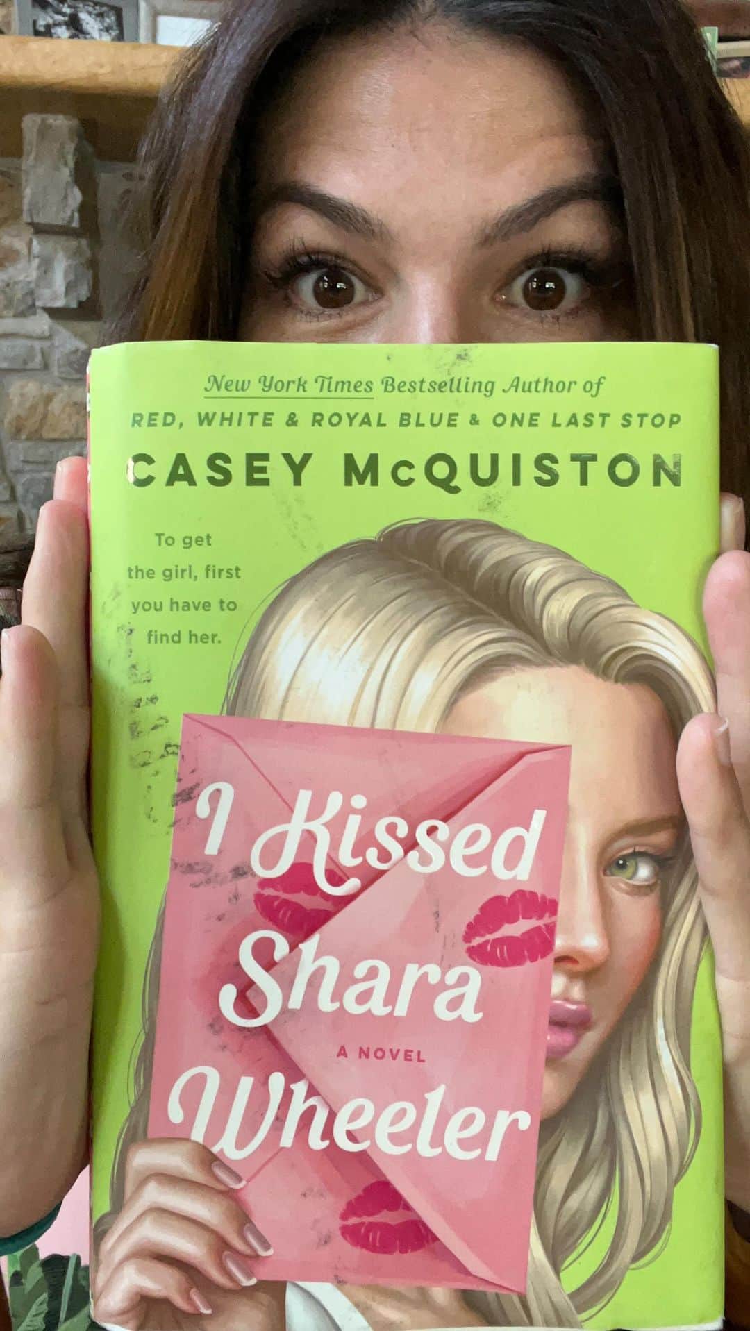ジャレッド・パダレッキのインスタグラム：「@casey.mcquiston is the ultimate bad-ass. @jaredpadalecki and I had the best time chatting with them about their  book I KISSED SHARA WHEELER. 📖✨   This book is not only the perfect summer read, but also an empowering story about finding and being authentic to your true self💗.  Didn’t get a chance to grab your copy of I KISSED SHARA WHEELER? Head to my stories to grab your copy today- and see my June book club pick 👀」