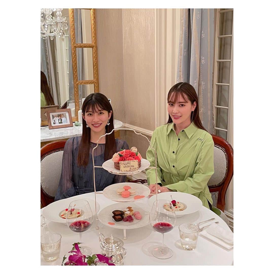 林みなほのインスタグラム：「だいぶ遅くなっちゃったけれど… お祝いランチへ🥂💍  可愛い可愛い後輩ちゃん。 いつも応援しています💏❣️  📍オーベルジュ・ド・リル トーキョー とっても素敵な場所でした😍✨ 可愛い里菜をたくさん写真におさめました✌️笑  #TBSアナウンサー#山本里菜」