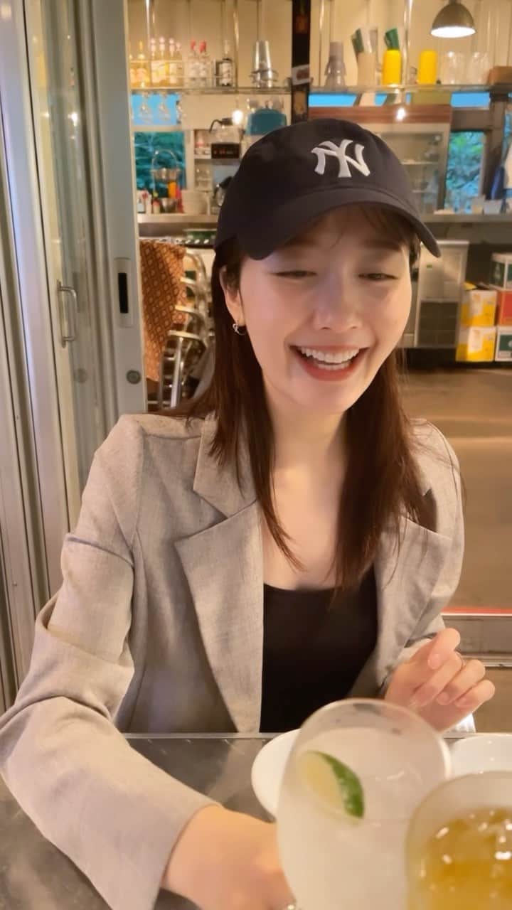 のインスタグラム：「タイ料理好きな人この指止まれ〜☝️  #浦まゆとカンパイ #pepacafeforest #プーパッポンカリー」