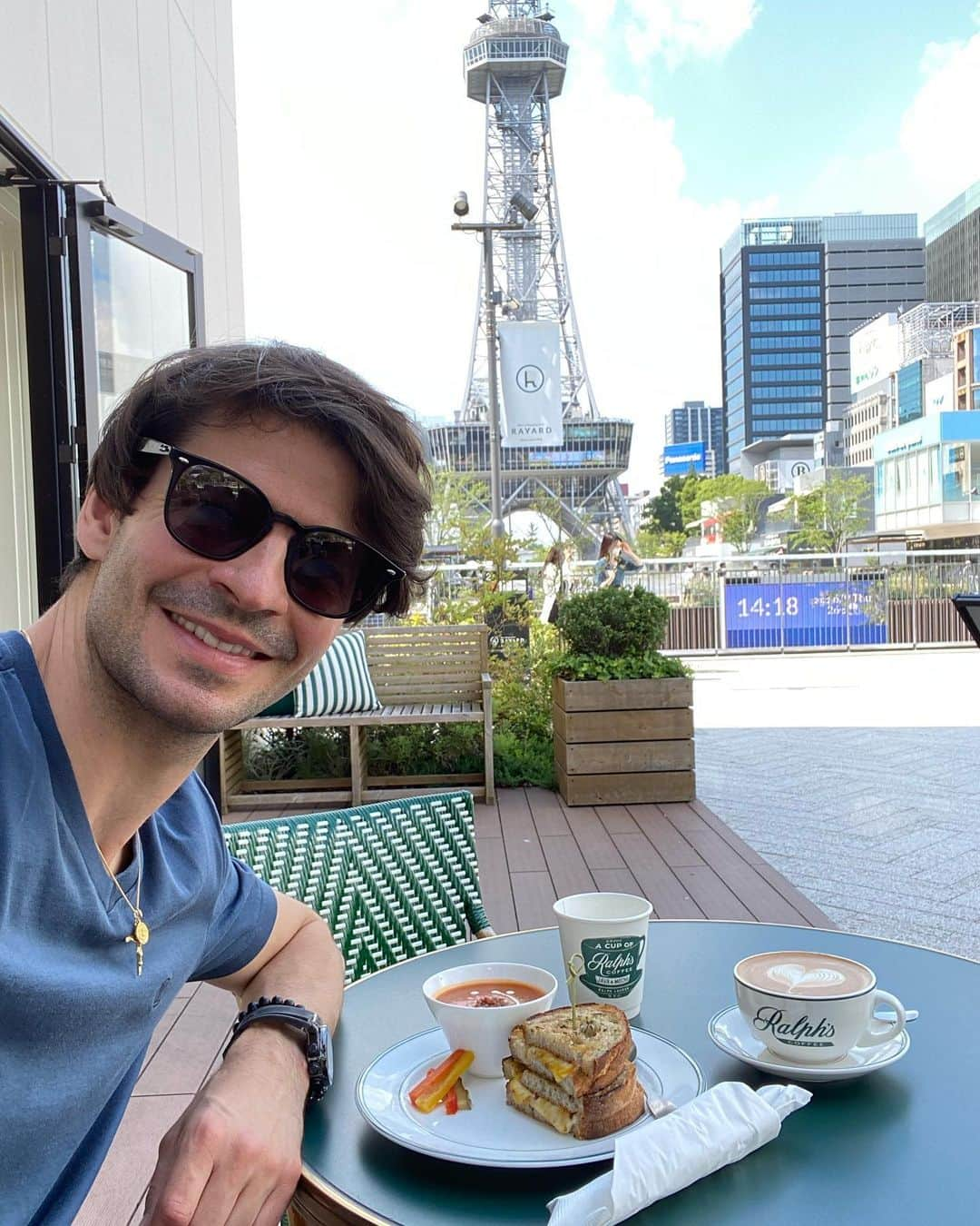 ステファン・ランビエールさんのインスタグラム写真 - (ステファン・ランビエールInstagram)「Lunch in Nagoya! “Peace & Love begins with a smile” Mother Theresa」6月9日 14時50分 - slambiel