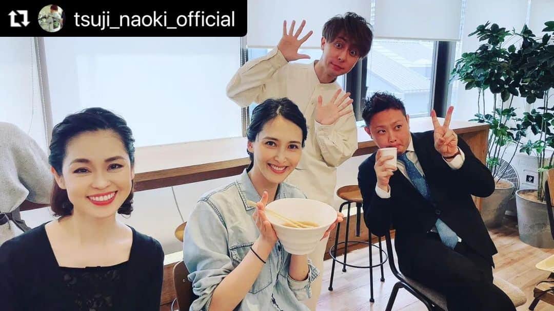 大津リサのインスタグラム：「#repost オンエア後に誘って頂きましてランチをご一緒させて頂きました♪ 夢のようなラインナップ😍 かき揚げうどん、サラダ、きんぴらごぼう、揚げ焼売、マンゴープリン🤤 きんぴらごぼうと揚げ焼売がご飯を呼んでいたので追っかけました🍚 凄く楽しかったですし、滅多にない貴重なランチタイムで嬉しかったです🥰」