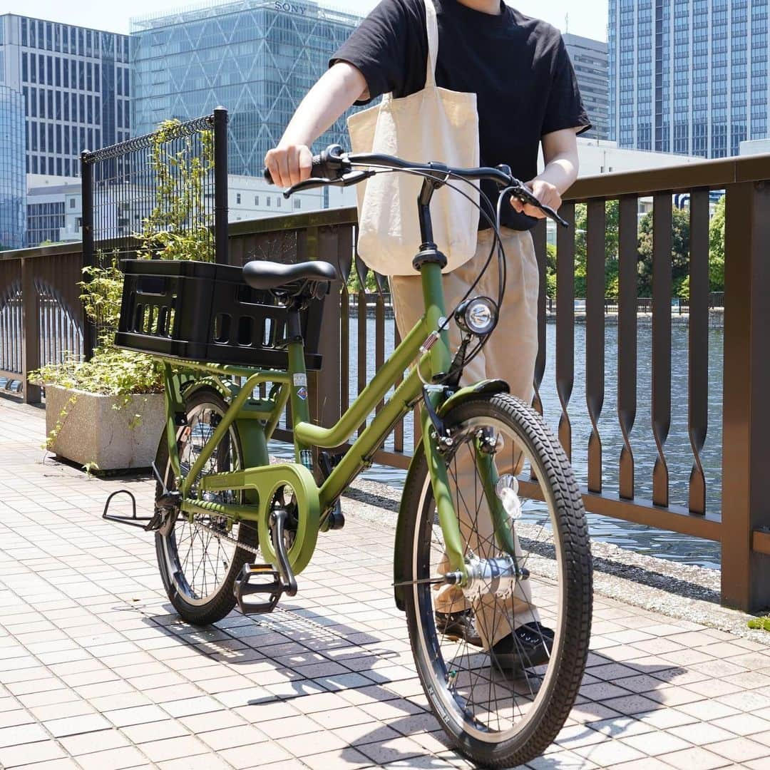 GREEN LABEL*グリーンレーベル*クロスバイクのインスタグラム：「🌿ブリヂストンサイクル公式オンラインストアでTOTEBOXスペシャルカラー販売中！  自転車で風を感じながら走るのが気持ちいい季節。心はずむカラーの自転車で気分も軽く、まだ出会ってない景色やお店を探しに出かけてみましょう！ 「TOTEBOX LARGE(トートボックスラージ)」T.Xブライトオリーブ(ツヤ消し)の商品情報はブリヂストンサイクル公式オンラインストアのサイトをチェック！  #TOTEBOX #トートボックス #BRIDGESTONE #BRIDGESTONECYCLE #BRIDGESTONEGREENLABEL #ブリヂストン #ブリヂストンサイクル #ブリヂストングリーンレーベル #自転車 #bicycle #自転車のある風景 #サイクリング #街乗り #自転車のある生活 #自転車のある暮らし #自転車大好き #桜餅 #オンラインストア」