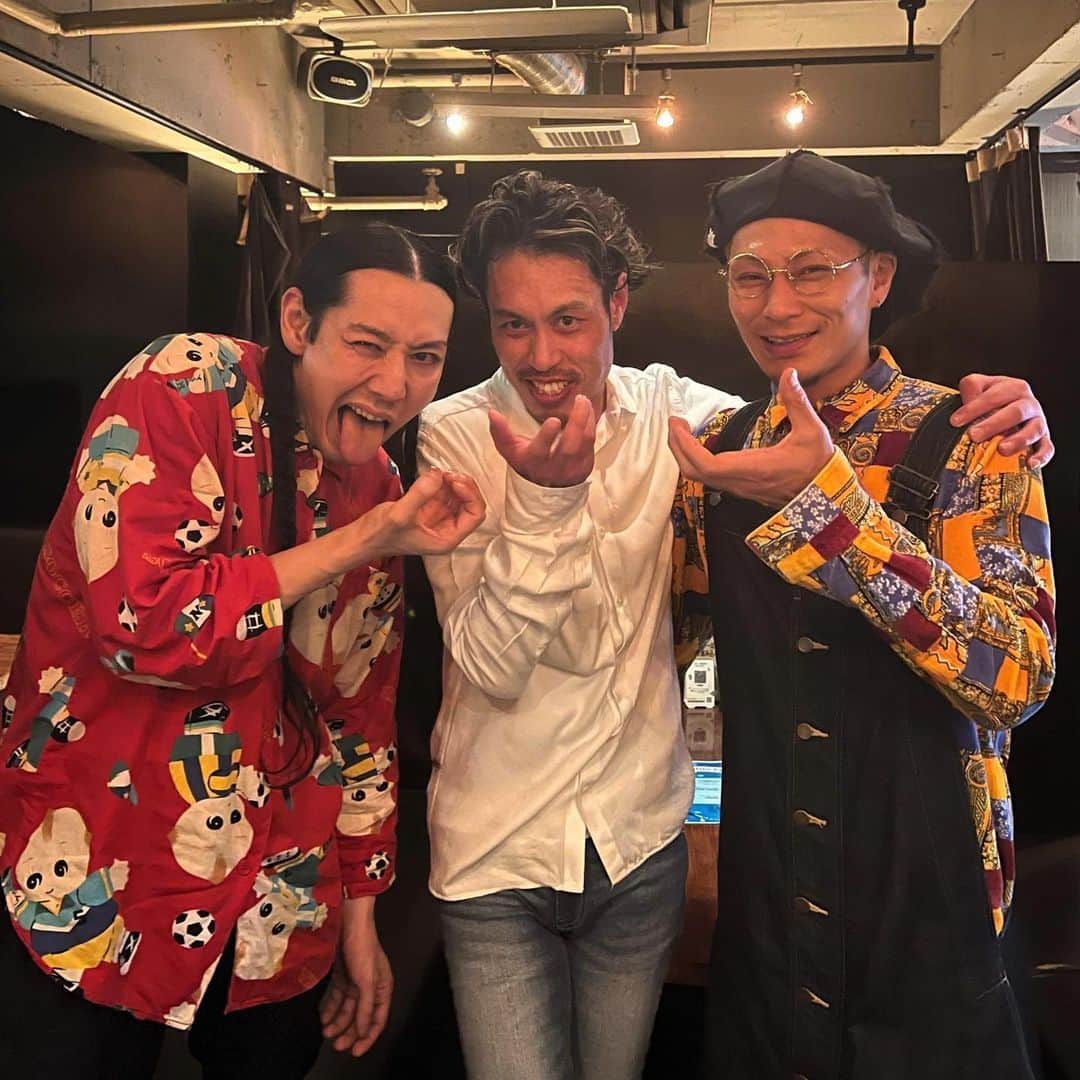 小林尊のインスタグラム：「🌭🎂🍴久しぶりのうれしい再会と  えぇっ、誕生日！！！！？🤩🤩🤩 おめでとうぅぅぅ🌊🙌📸  OMG! It’s your birthday🎉🎉🎉🎉🎉🎉 HAPPY BIRTHDAY @shinya.m.takahashi」