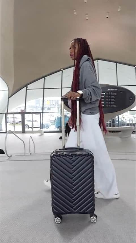 ケネスコールのインスタグラム：「@opalbyopal's travel style is really taking off with our Madison Chevron suitcase. Who's ready to adventure with us this summer? ☀️ #KennethCole #travel」