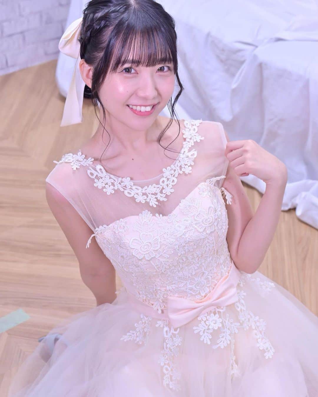 天羽希純のインスタグラム：「結婚する……？💍  #ウェディングドレス #ウェディングヘア #ポートレート #被写体 #撮影会 #コスプレ #cosplay #谷間 #グラビア #gravure #ドレス #ドレスコーデ」