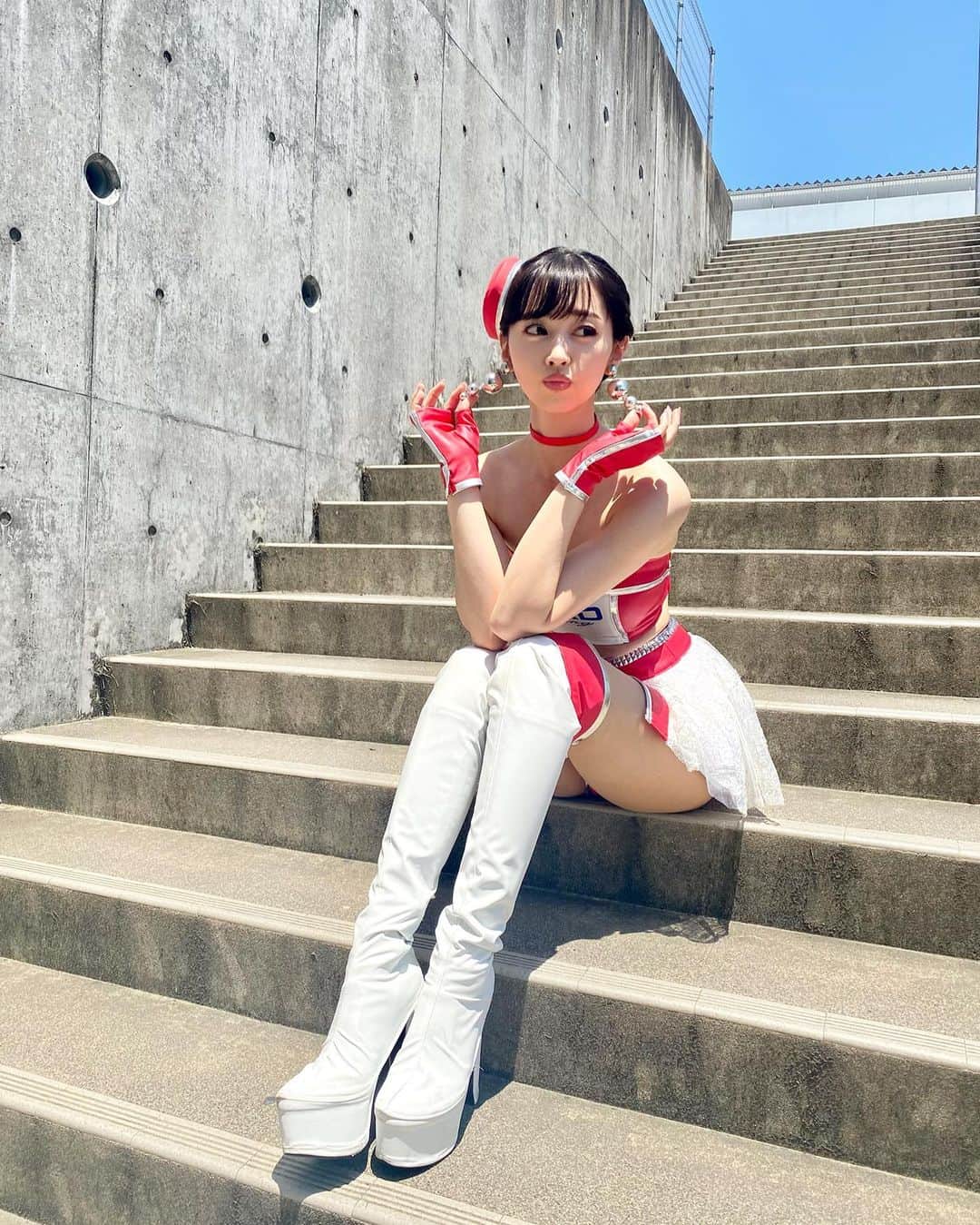 のインスタグラム：「. . . . 今日もお疲れ様でした❤️ . 身体が筋肉痛！ . . . #tgrteamsard #SARD #DENSO #KOBELCO #supergt #suzuka #鈴鹿サーキット #qrコード #racequeen #レースクイーン」