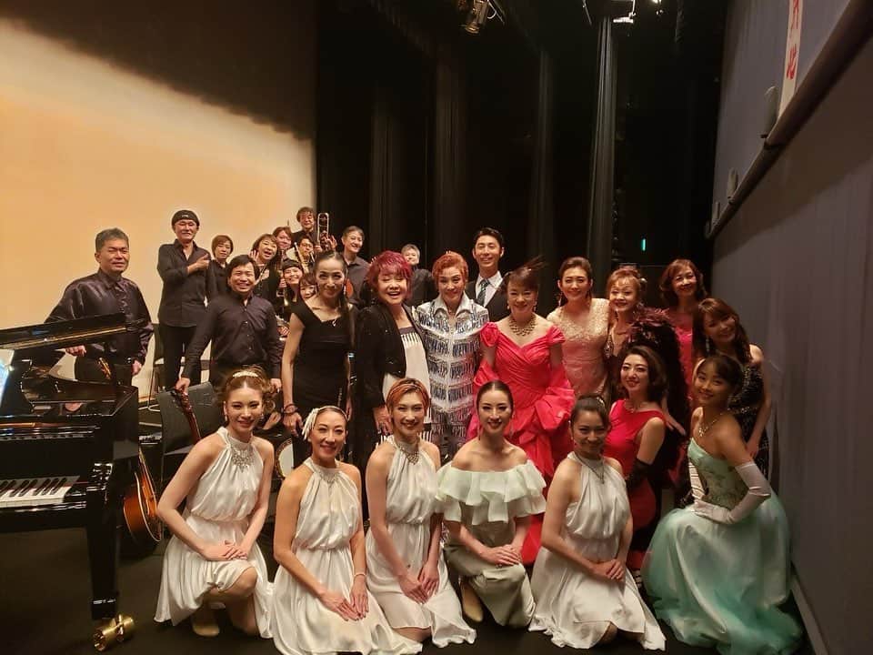 田中美里のインスタグラム：「清水ゆかり（さん）とTOKYOモダンタイムスと出演者のみなさんと。  #tokyoモダンタイムス2022」