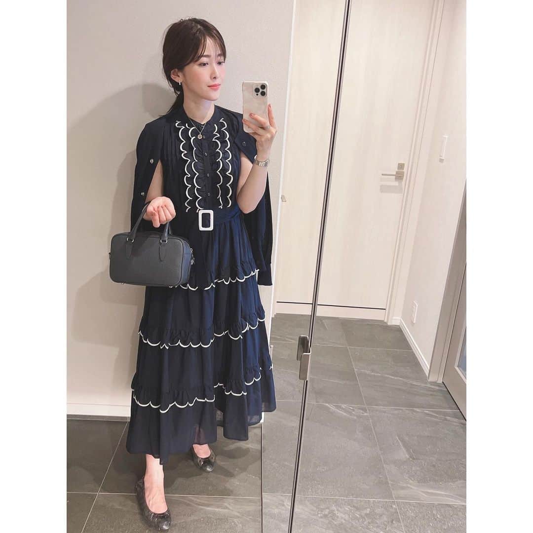 山本みらいのインスタグラム：「Coordinate  Onepiece @_estella.k_  Bag @poem_accessory  Shoes @chanelofficial   スカラップに一目惚れのワンピース。 今日は予定的にかっちりめ小物に合わせて。 スカラップってなんか気になって集めてしまう💕」