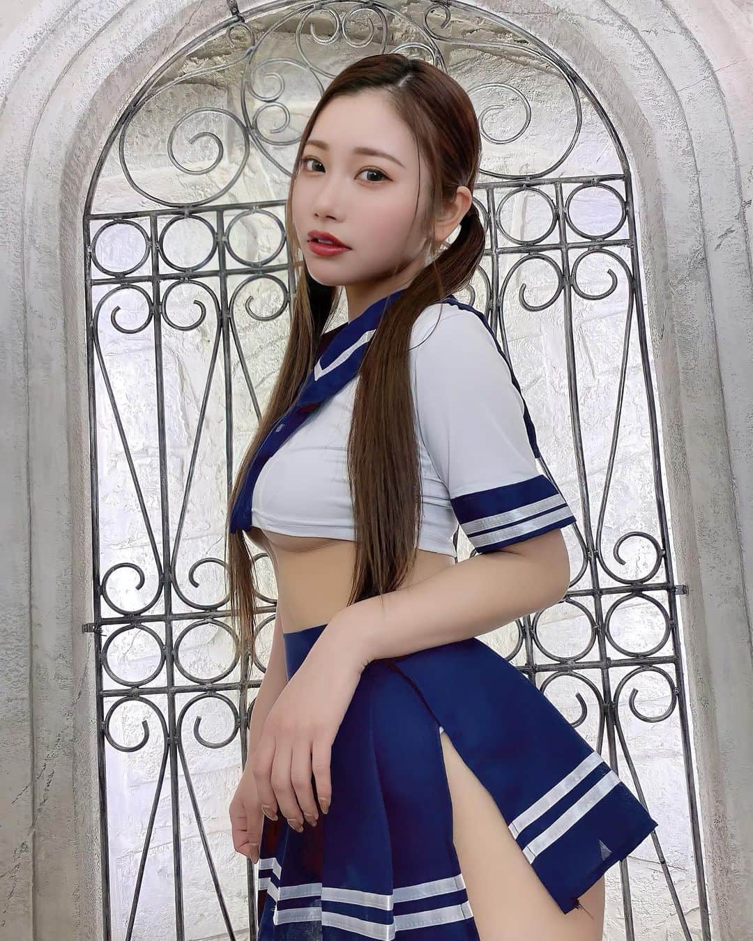 きゃんのインスタグラム：「🤍 ・ ・ ツイン×制服👧🏻✨ 制服がこれになったら全男子きっと皆勤賞😌💓 ・ ・ 髪の毛今1番長いとこで80センチ🦭 来月辺りに切っちゃおうと思うねんけど何センチ切ろうかなぁ💭 ・ ・ #制服 #ツインテール #6月もよろちくね #きゃんくらぶ」