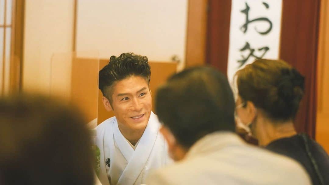 梅川壱ノ介（舞踊家）のインスタグラム：「𝕊𝕞𝕒𝕝𝕝 𝕡𝕒𝕣𝕥𝕪 𝕗𝕠𝕣 𝕗𝕠𝕠𝕕 𝕒𝕟𝕕 𝕕𝕒𝕟𝕔𝕖 ￣￣￣￣￣￣￣￣￣￣￣￣￣￣￣￣￣￣￣￣ 去年より始まりました、 【小さな踊りの会】の全貌をご覧くださいませ。  今までに 東京、福岡、仙台、大分と開催された。 日本中の美味しいレストランや料亭で開催中でございます。  皆さまのお近くに参りました時にはぜひお越しくださいませ。お会いできる日を心より楽しみにしております。  Video by @katsumi_kawashima   #梅川壱ノ介 #舞踊家 #日本舞踊 #小さな踊りの会 #料亭 #レストラン #食事と日本舞踊 #ClassicJapanesedance #traditionaljapanesedance」