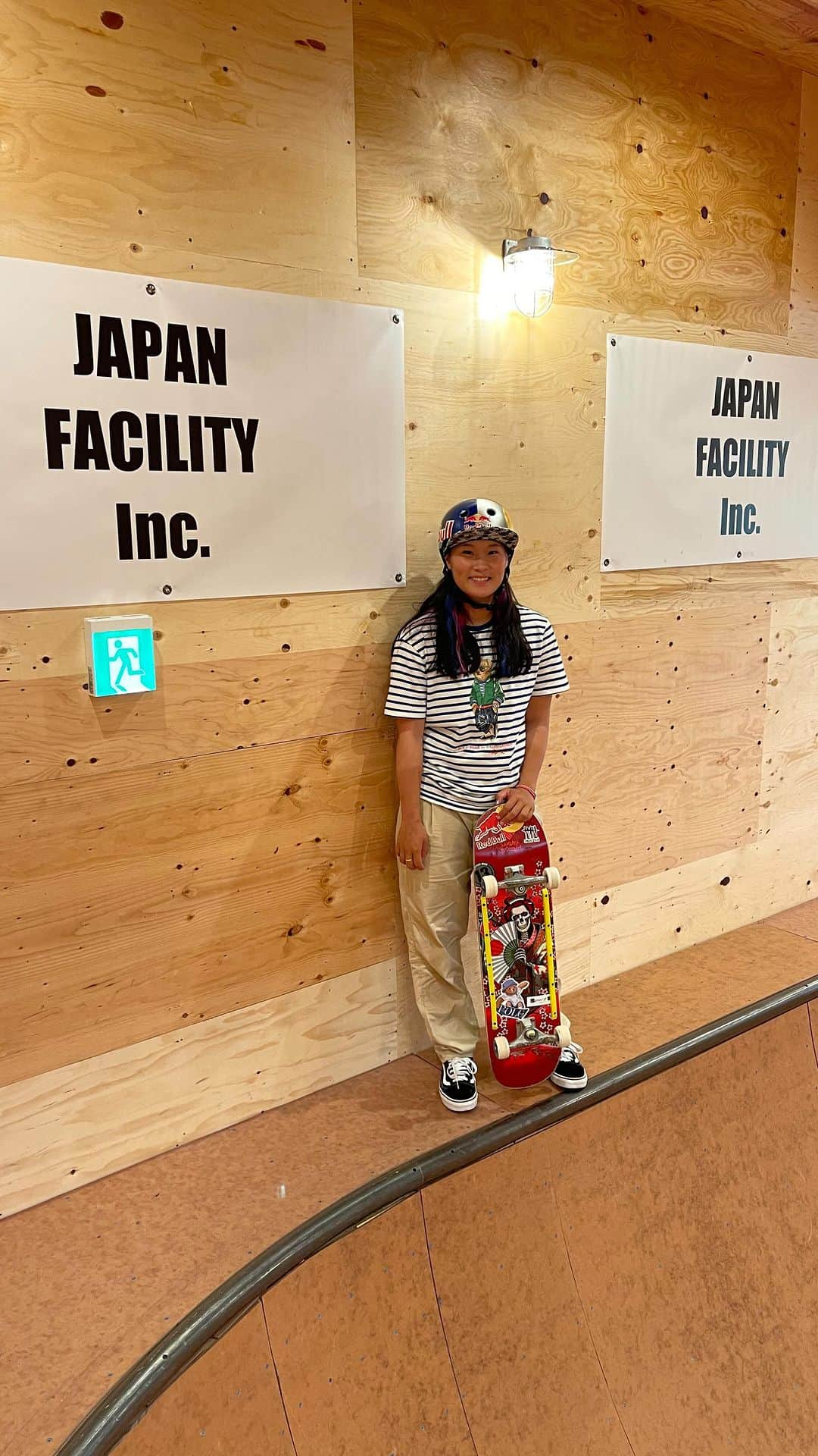 四十住さくらのインスタグラム：「@jf_skatepark_kugenuma 🌊🛹 すごく難しかったけど、楽しかったです🥳 クーラーも効いてて夏🥵でも大丈夫👌 みんなも行ってみてねー😆  @soya_inomata 📱  @poloralphlauren  @redbulljapan @redbullskate @redbull @vansjapan @vansskate @vans @vansskateapac #bennu @five_cross_skatepark  @goueda13mind#13mind @powellperalta  @oomiya_eyewear @oomiya_wakayama @bonesbearings @boneswheels @willysantos @independenttrucks @187killerpads @mobgrip @protec @stance_japan @visionrampsjapan @aluttrueplayers @hascoskate @3104.stangrip」