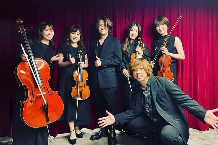 村山☆潤さんのインスタグラム写真 - (村山☆潤Instagram)「「GLAY app Presents PREMIUM CLASSICAL LIVE LIVE at HOME Vol.8 The Ballad of GLAY」  TERUさんの声やGLAYのメロディーに痺れながら演奏しました。  とても楽しいかったです！！！  約1ヵ月で16曲のアレンジ頑張りました！☺︎ コーラスも頑張りました😂  配信もしてますので、詳しくはGLAYのホームページを！  #GLAY #teru_liveathome」6月9日 22時03分 - jun_murayama_official