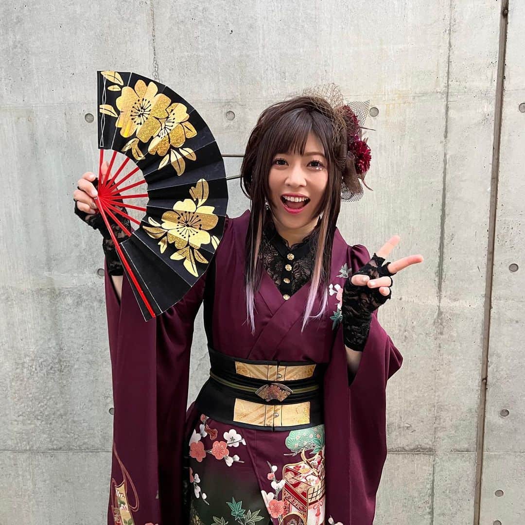 鈴華ゆう子のインスタグラム：「真･八重流総会（ファンクラブイベント）でした。 8/17にアルバムリリース発表。 なんと、「ボカロ三昧2」  そして！ 8月末〜11月末まで全国行きます！ 「ボカロ三昧2 大演奏会」 今年も和楽器バンド三昧でお願いします。  今日は2017年ぶりに着たオキノタユウの衣装！ 久しぶりで、嬉しかった。 この重厚な和風衣装大好き！！ ファンクラブイベント八重流総会東京ありがとうございました。 今日も心を込めて精一杯歌いました！ また会おうね！   #鈴華ゆう子  #和楽器バンド   #ボカロ三昧2  #ボカロ三昧2大演奏会  #和楽器バンド全国ツアー2022  #yukosuzuhana  #Wagakkiband」