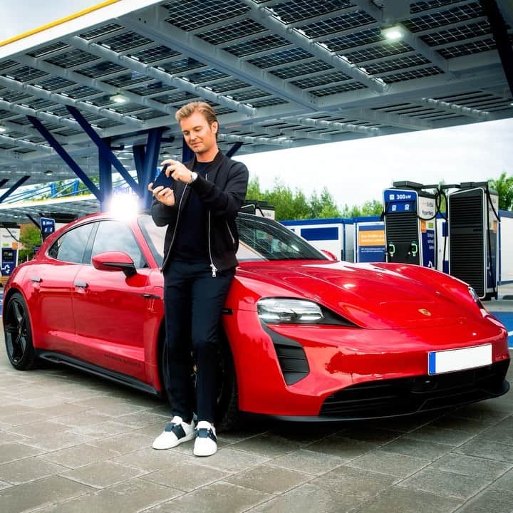 ニコ・ロズベルグのインスタグラム：「Who'd like to join me for a track day? Here's your chance! Together with my partner @enbw_ag we started the EnBW HyperCup: A virtual e-racing Asphalt 9 challenge on your smartphone. I look forward to seeing your track times 👀   Secure your chance for the main prize: Some high-speed action in electric cars...maybe we'll catch up soon at the race track!  #eMobility #EnBWHyperNetz #WirLadenDeutschland」