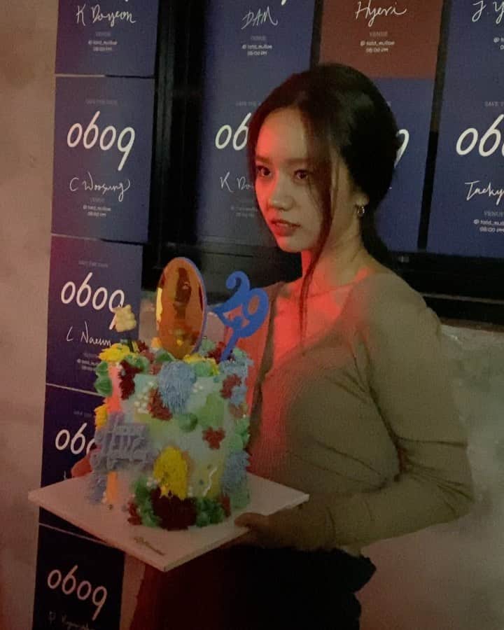 ヘリ のインスタグラム：「🎂🍭🍷🎉」