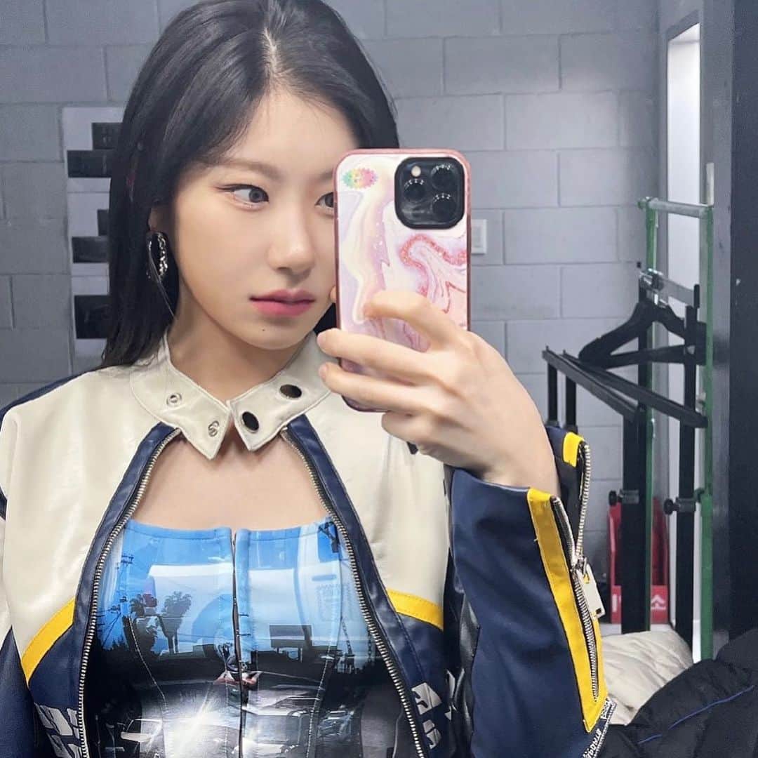 チェリョンのインスタグラム：「bring my voltage up!⚡️🎶」