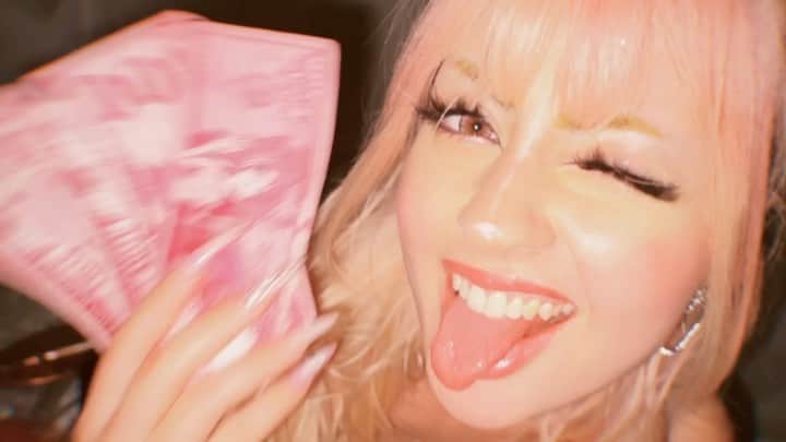 のインスタグラム：「Who wants the video?!」