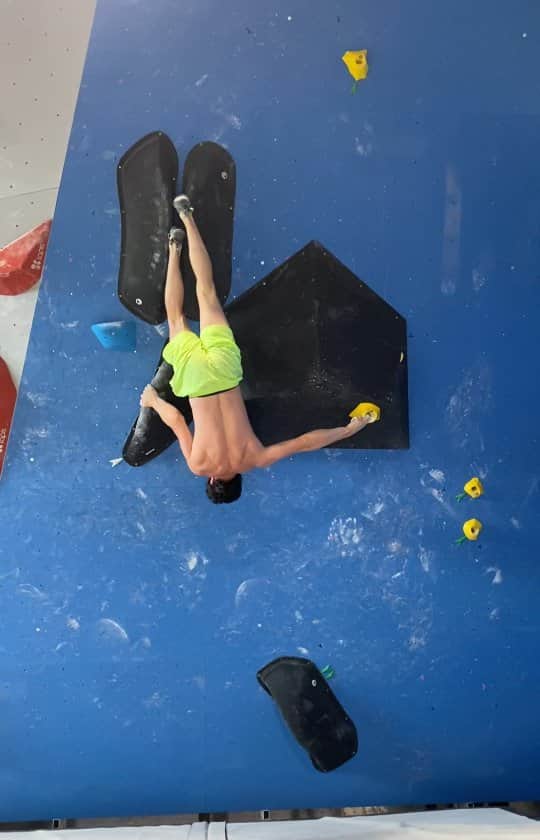 イェルネイ・クルーダーのインスタグラム：「I don't just make pancakes, I also climb 🤪. Finally back on World Cup circuit tomorrow 🔥.  _____________ @scarpaspa @ocun.climbing @snowmonkey @sloveniaclimbing」