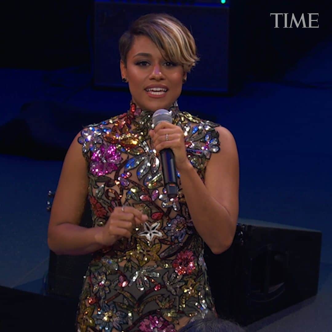 TIME Magazineのインスタグラム：「The #TIME100 Gala brings together icons, leaders, change-makers, and celebrities from across industries and nations for one lively evening of meaningful dialogue and celebration.   See highlights from the event, featuring @simuliu, @eileen_gu_, @dwyanewade, @arianadebose and more, and tune in to the TIME100 Broadcast on June 12 at 8|7c on ABC.」