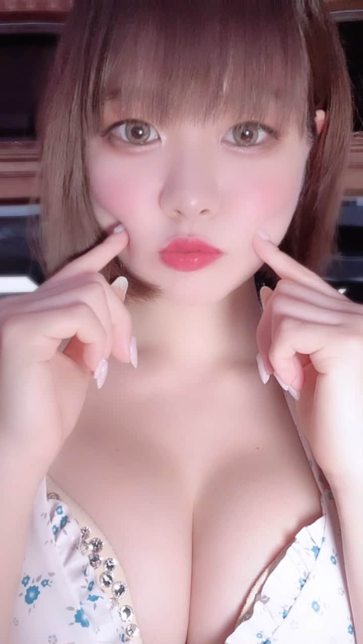 のインスタグラム：「. #バーレスク大阪#バーレスク大阪えれな  #バーレスク#バーレスク東京 #北新地#大阪観光  #ショートカット  #ショートヘア#ショートヘアー女子  #童顔女子#ロリ #アイドル#ショークラブ #ロリ巨乳#ショーパブ #グラビア撮影 #ロリ顔 #大阪#梅田#ショートヘアー  #グラドル自撮り部 #童顔巨乳 #ショートヘア女子  #エンタメ活動を止めない  #burlesque#burlesqueosaka #burlesquetokyo#gravureidol  #gravure#japanesegirl」