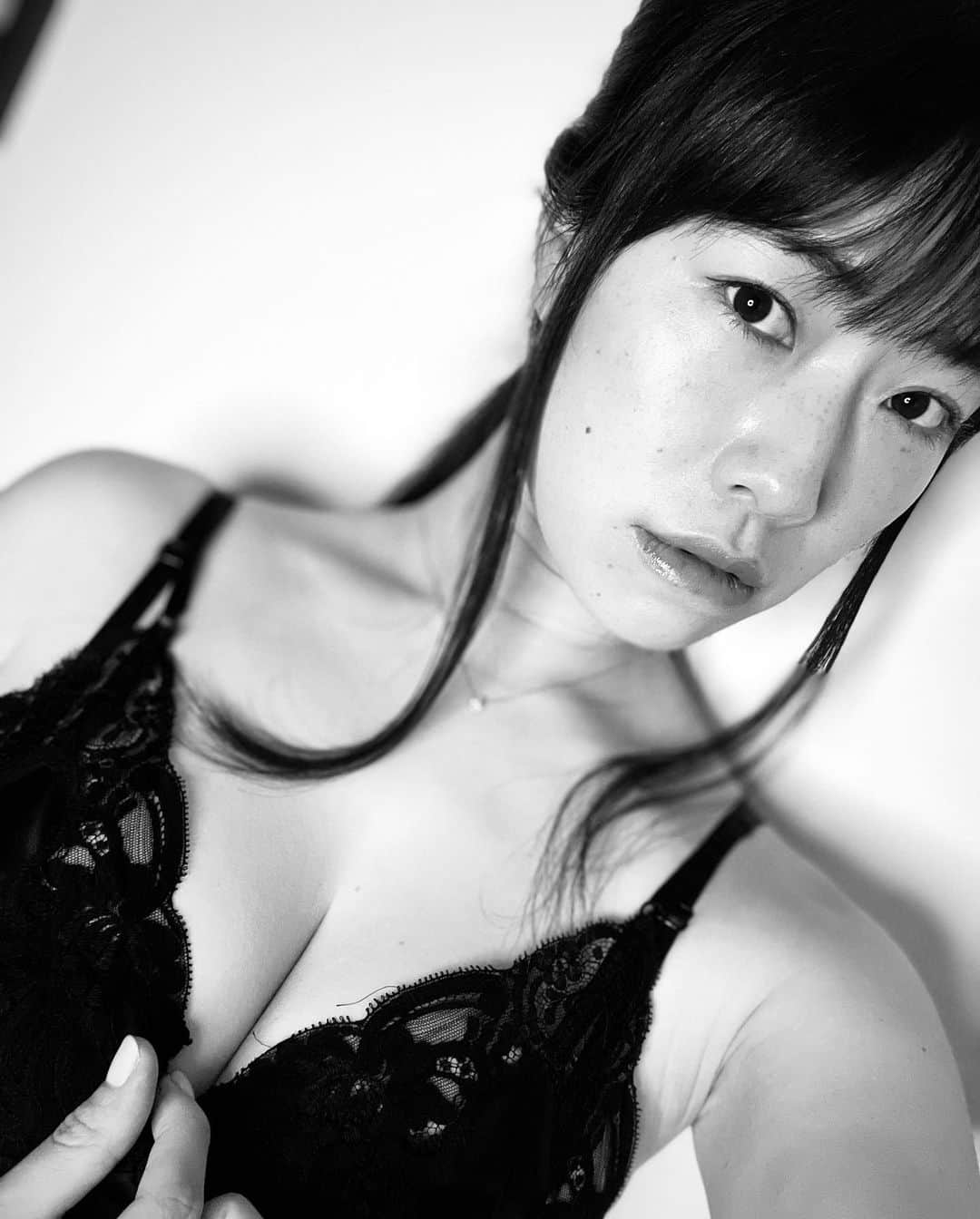 小田飛鳥のインスタグラム：「🌙⭐︎*. #sexygilr #japanesegirl #asiangril #monochrome #mono #sexylangerie #langerie」