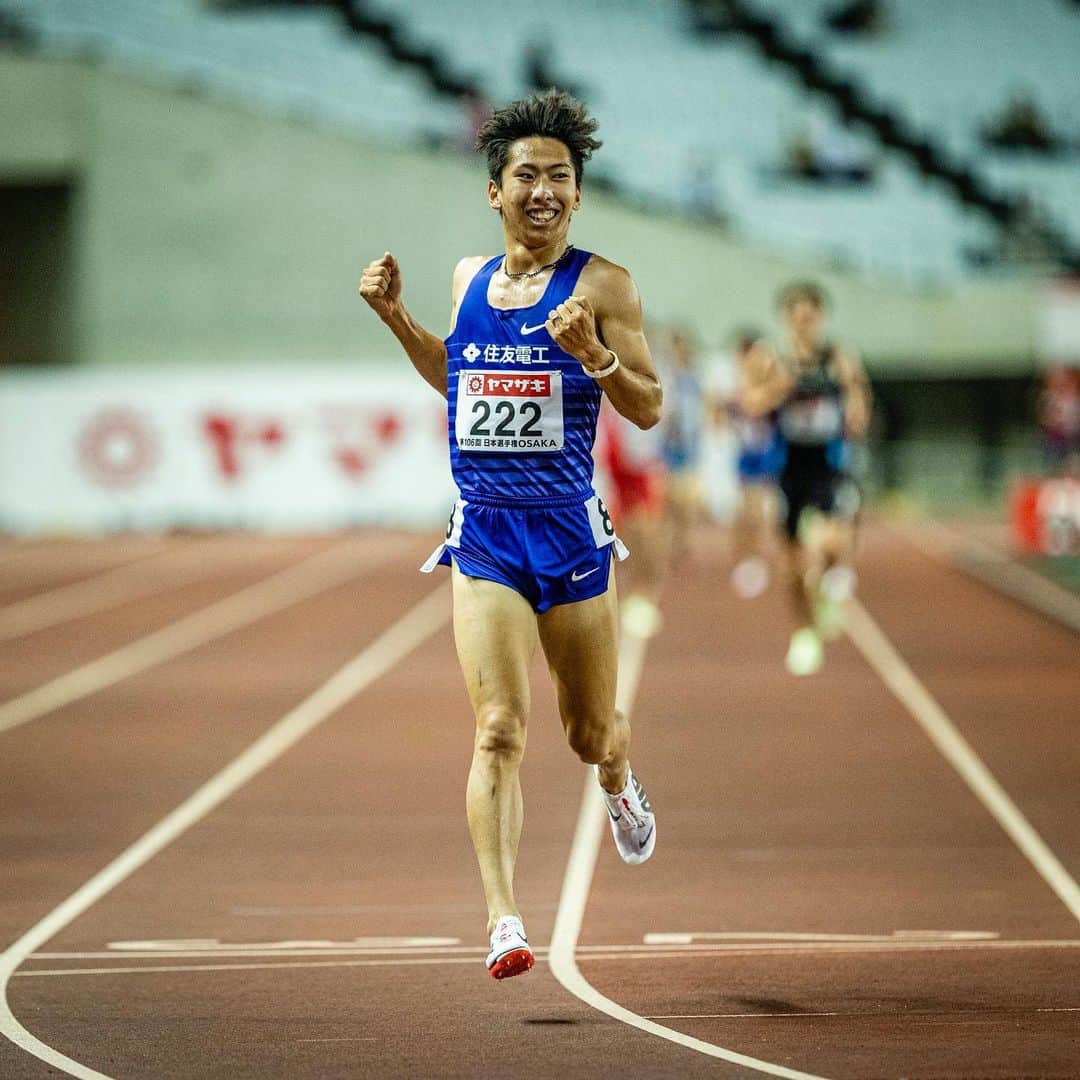 遠藤日向のインスタグラム：「6/9/2022 日本選手権 5000m  13'22"13  1st 思うことはたくさんありますが、まずはようやく世界のスタートラインに立つ権利を得ることができてホッとしています。  決勝進出を目標に残り約40日間しっかり準備します。 たくさんの応援ありがとうございました！  I'm happy to be able to advance to the world championships I can go back to Oregon! Meet everyone at BTC again😜  📸: @ekiden_news  #日本選手権 #5000m」