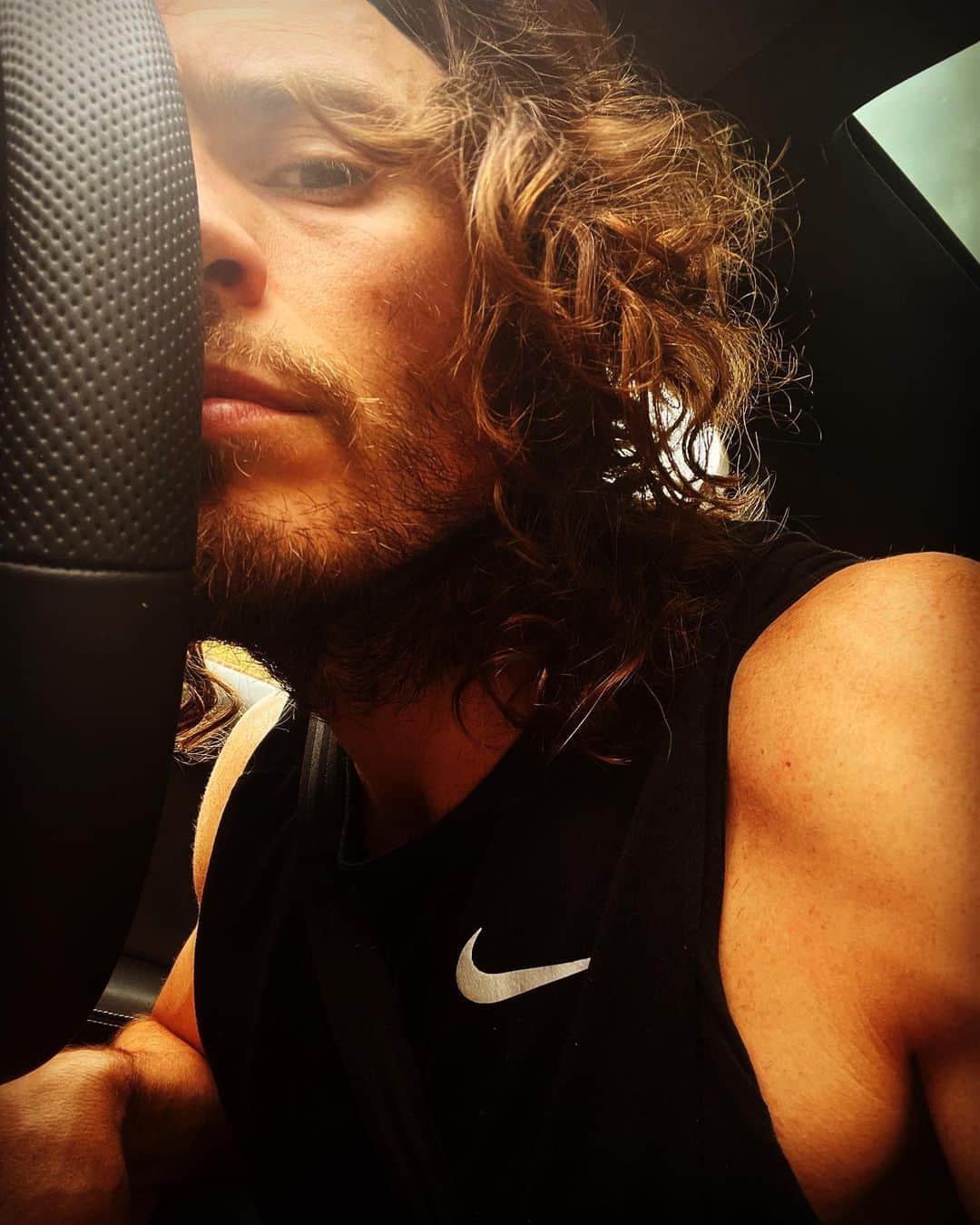 サム・クラフリンのインスタグラム：「One of them days innit…」
