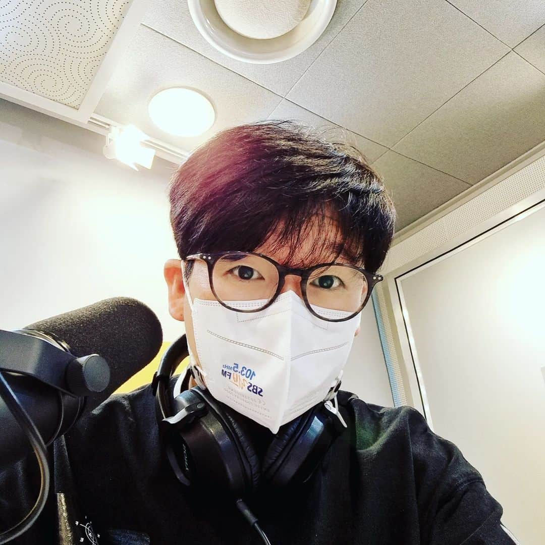 キム・ガンヒョンのインスタグラム：「오늘도 무사히~#sbs #라디오 #103.5 lovefm #이숙영의러브에프엠」