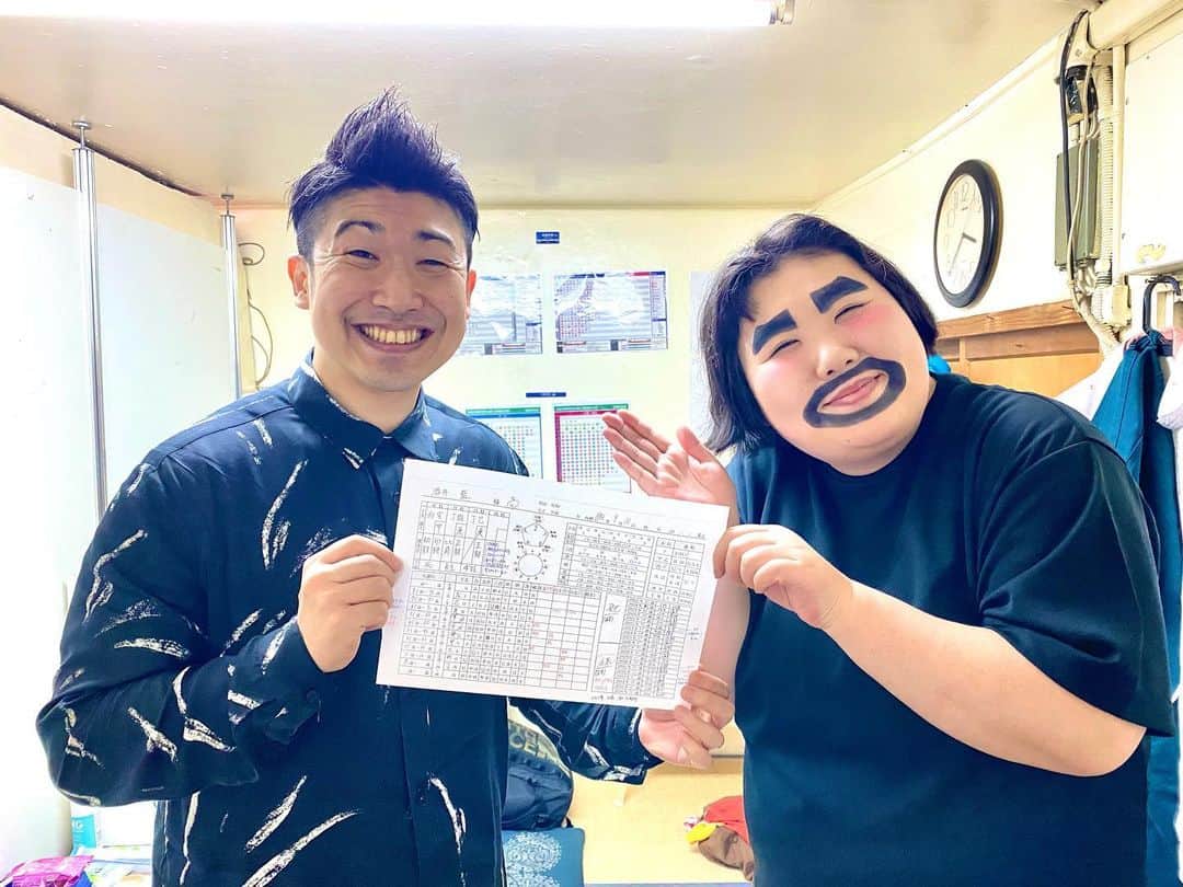 のインスタグラム：「. おはようございます☀  この前、レイチェル先生に四柱推命占いをしてもらいました🙏  レイチェル先生の四柱推命、本当に凄いよ‼︎‼︎‼︎‼︎‼︎ 先生の四柱推命は当たり過ぎて、気付けば 私、持久走の後ぐらい汗かいてたよ💦  マラソンタオル、服の下に仕込んどいたらよかった🏃‍♂️  先生の占いは、終わった後ハッピーになれるよ❤️ レイチェル先生、ありがとうございました🙏  #レイチェル #四柱推命」