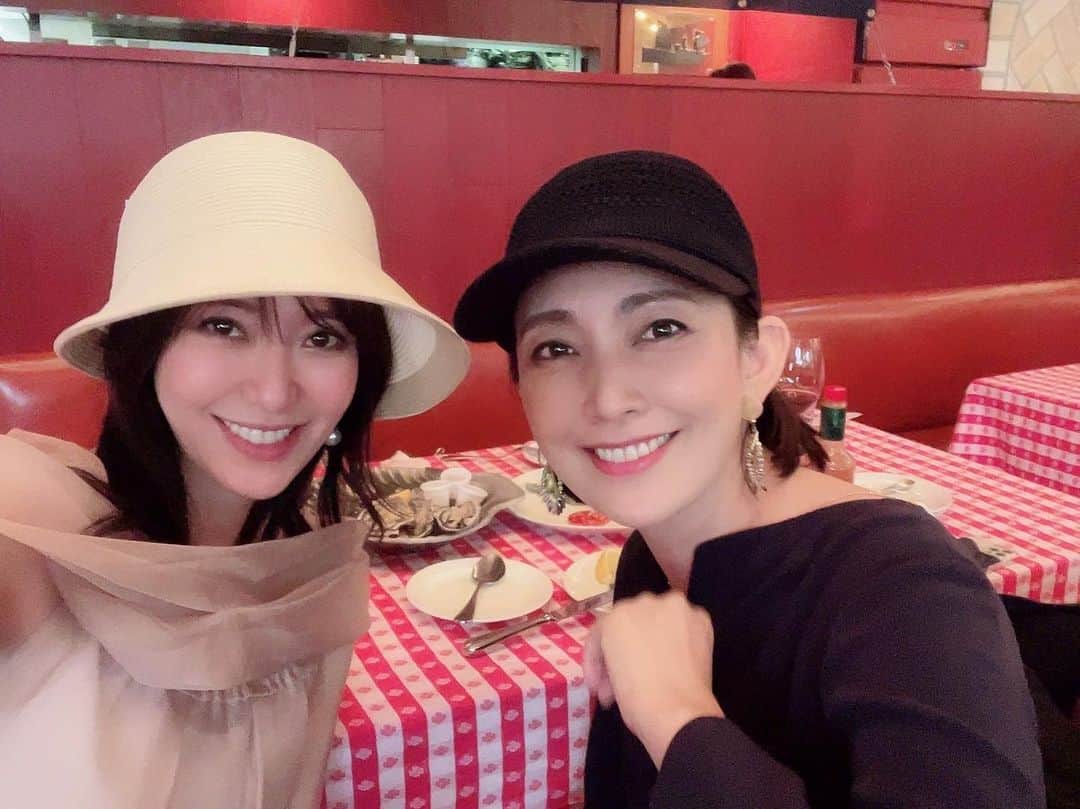 田中美里のインスタグラム：「「あぐり」で妹の五喜役を演じたゆきちゃんと再会！  20年以上会ってなかったと思えないくらいすぐに距離が縮まって、久しぶりな感じが全くなかった。  ただただ「楽しいねぇ〜♪」と何回も言いながら笑い合える時間ってとても貴重だし嬉しい。  #谷本ゆき　ちゃん #再会」